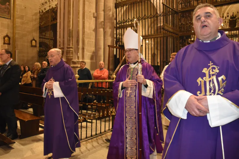 Zamora se despide de Uriarte con la celebración de la misa en la catedral