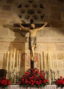 A los pies del Cristo del Espíritu Santo