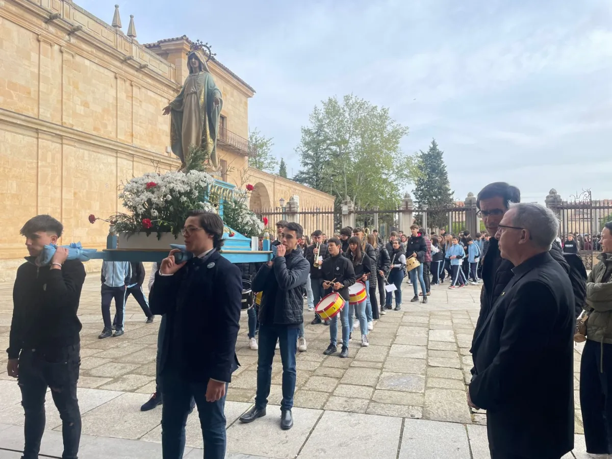 La virgen Milagrosa peregrina hasta la catedral