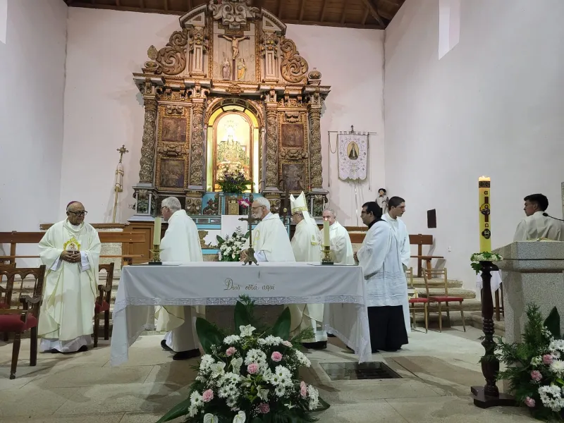 Sayago arropa al obispo en el inicio de la visita pastoral