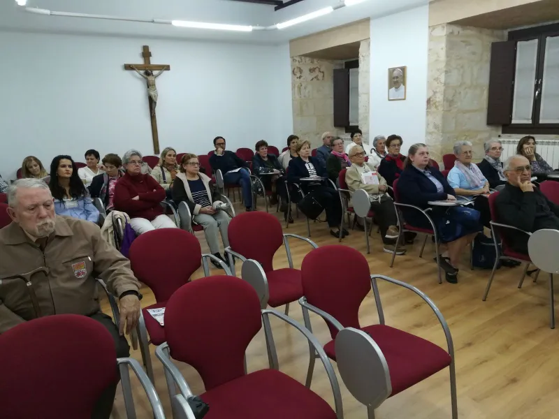Mesa redonda: jóvenes en misión