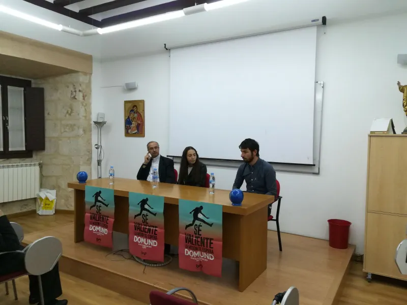Mesa redonda: jóvenes en misión