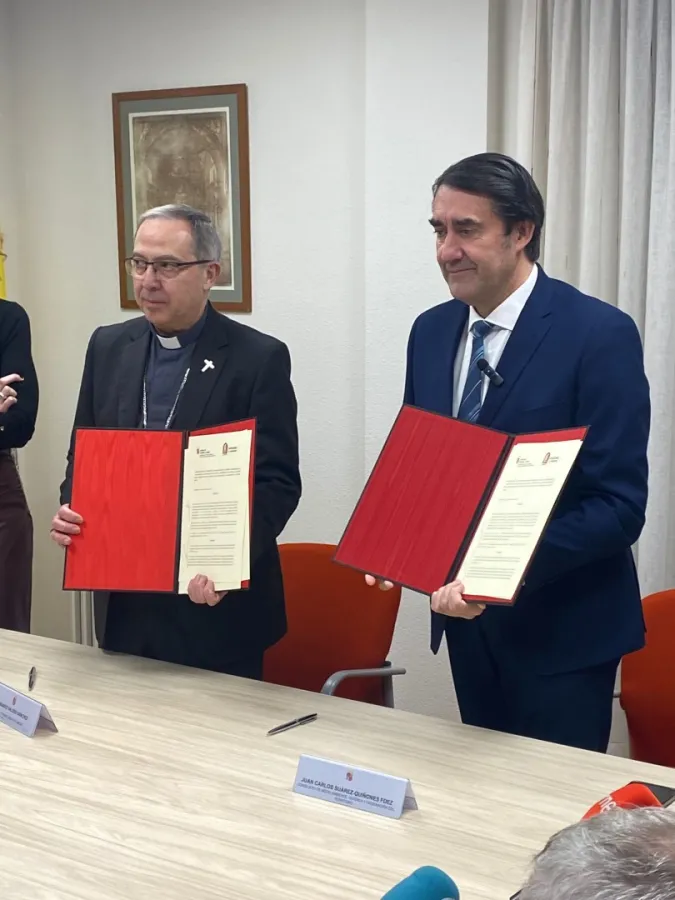 El Obispado y la Junta firman un convenio para viviendas sociales