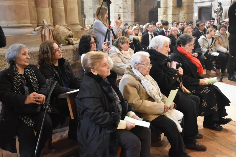 "Debes proporcionar a los hombres el pan de la Palabra"
