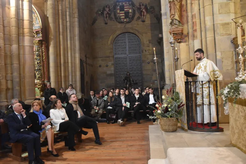 "Debes proporcionar a los hombres el pan de la Palabra"
