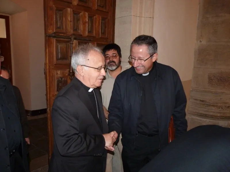 D. Gregorio saluda a D. Santiago Bohigues