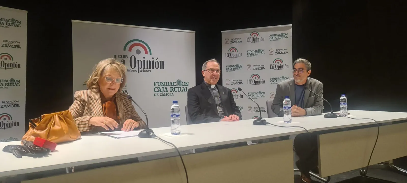 "Debemos ser hombres y mujeres de diálogo"