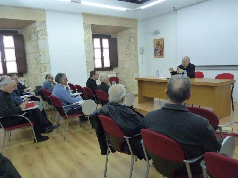 Charla de D. Julián López: “La liturgia como fuente de vida espiritual en la vida de los sacerdotes”
