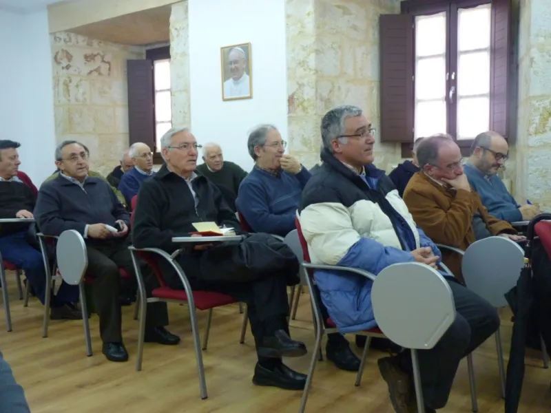 Charla de D. Julián López: “La liturgia como fuente de vida espiritual en la vida de los sacerdotes”