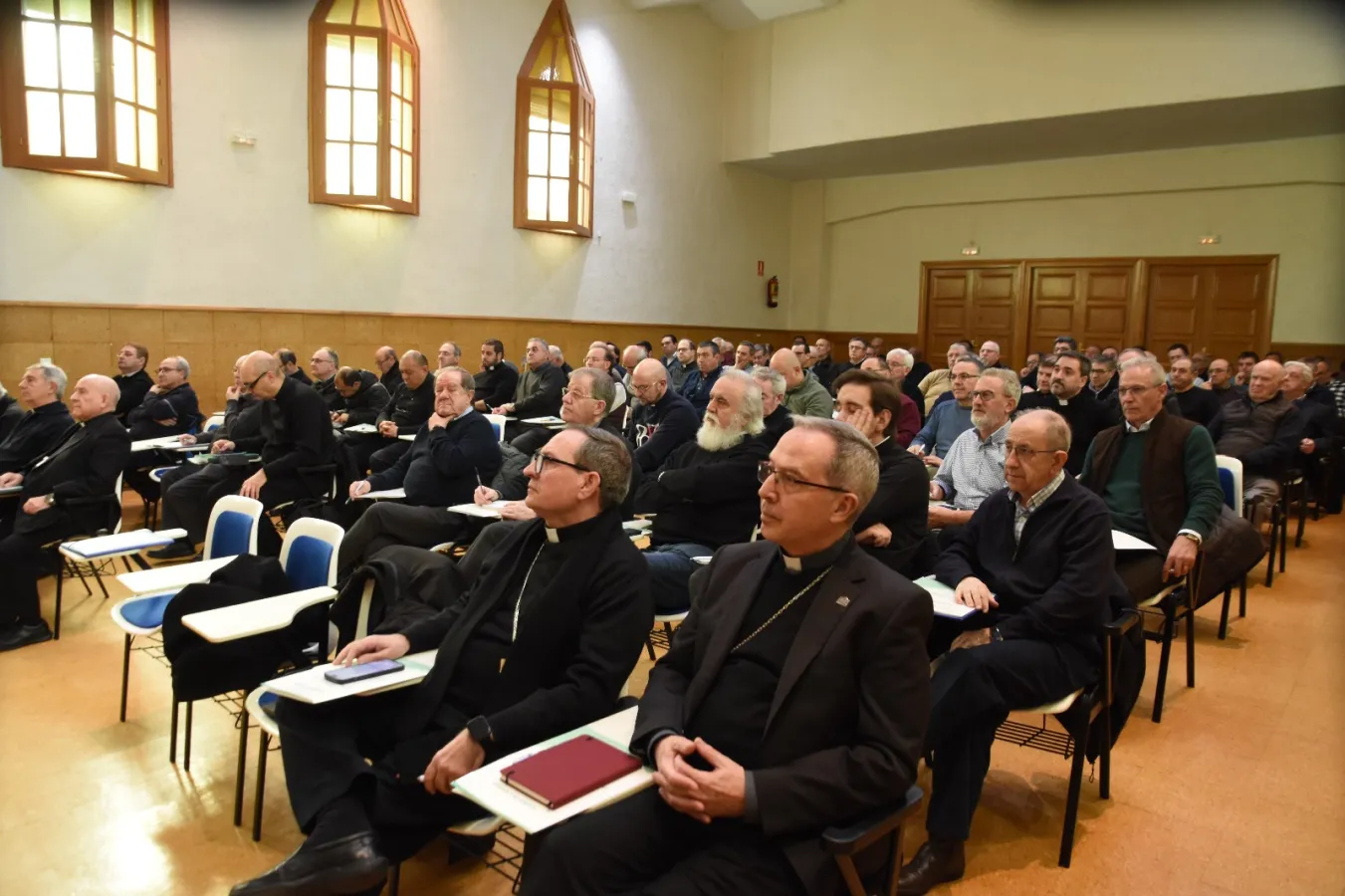 El obispo, los vicarios y  los arcipretes participan en el Encuentro regional en Ávila