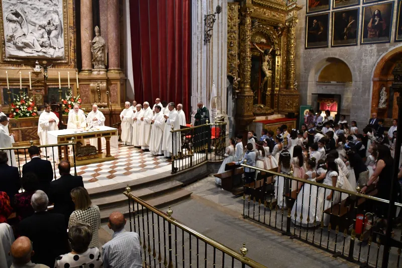 El Corpus transforma las calles de Zamora en un altar de fe