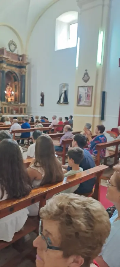 La comunidad de San Pelayo, de Cañizo, se une en oración por las víctimas de los incendios