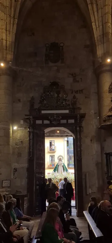 El atrio de la catedral se llena para celebrar el Jubileo de las Cofradías