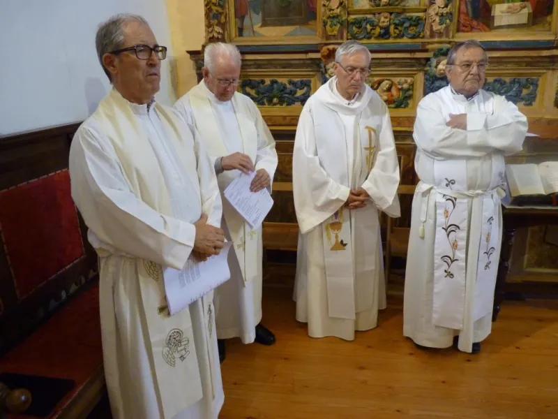 Eucaristía y unción en la iglesia de Villarrín