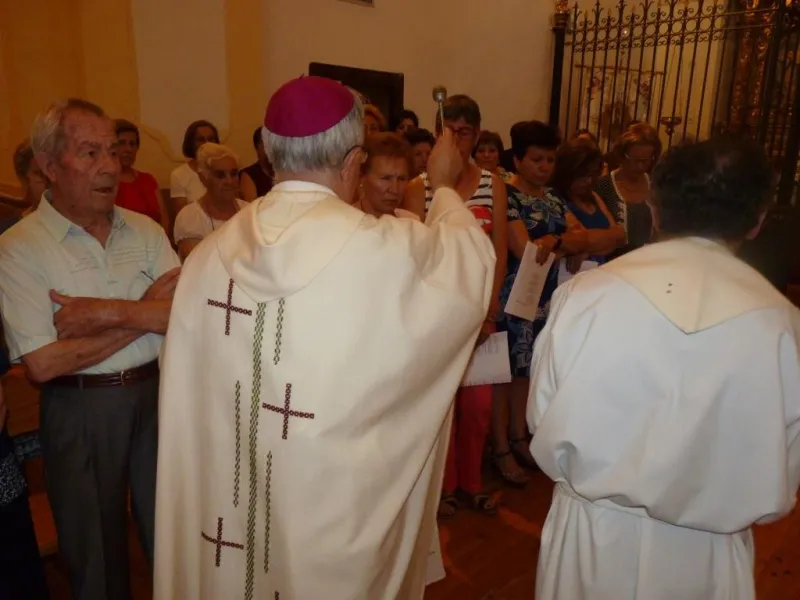Eucaristía y unción en la iglesia de Villarrín