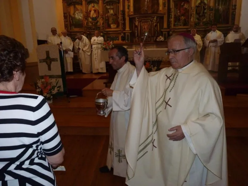 Eucaristía y unción en la iglesia de Villarrín