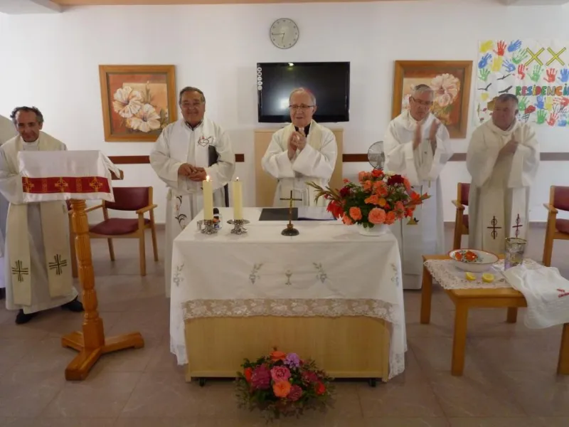 Unción de enfermos en la Residencia de Villarrín