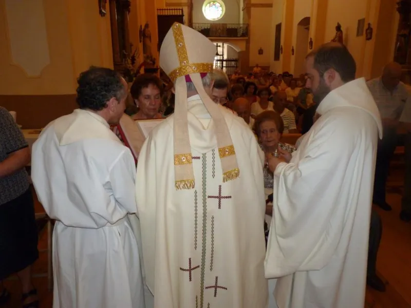 Eucaristía y unción en la iglesia de Villarrín