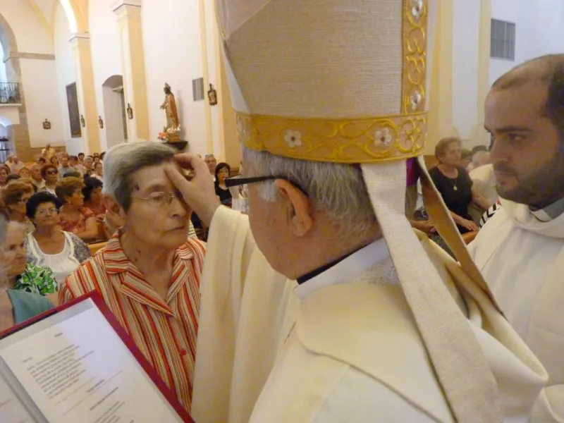 Eucaristía y unción en la iglesia de Villarrín
