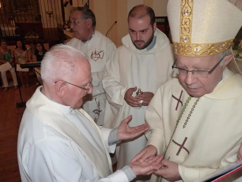 Eucaristía y unción en la iglesia de Villarrín