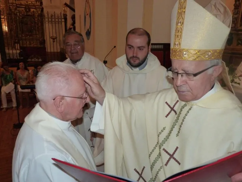 Eucaristía y unción en la iglesia de Villarrín