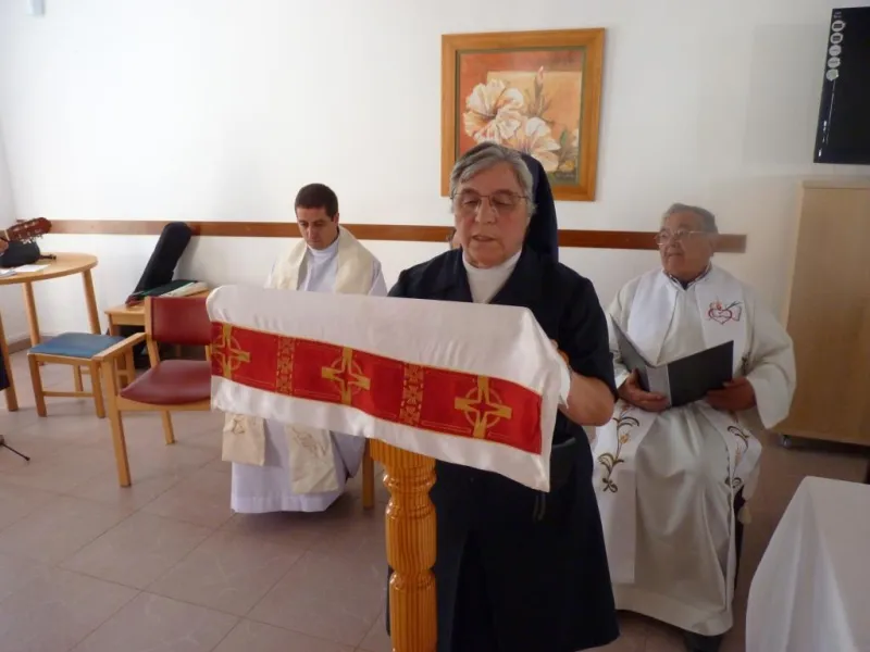 Unción de enfermos en la Residencia de Villarrín
