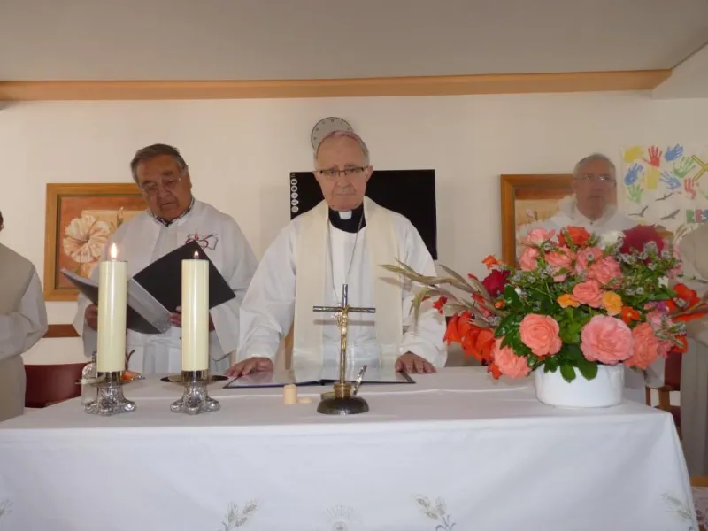 Unción de enfermos en la Residencia de Villarrín