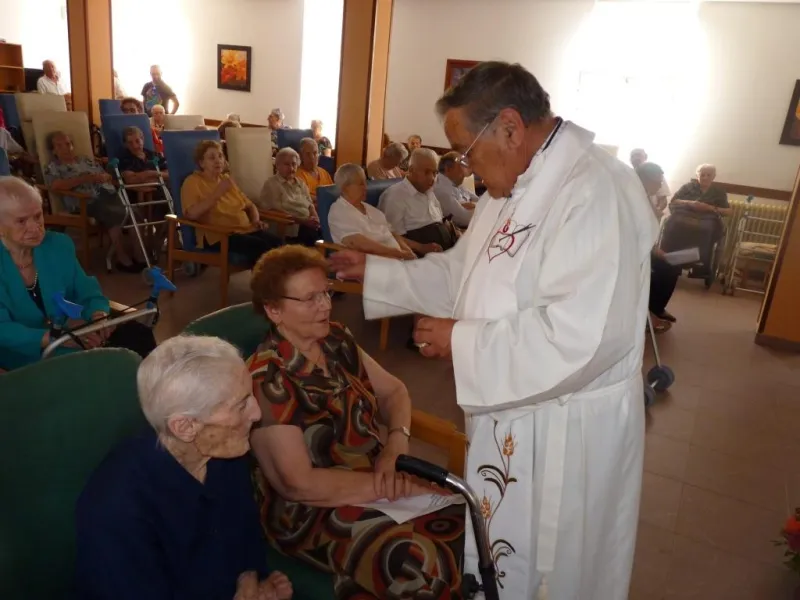 Unción de enfermos en la Residencia de Villarrín