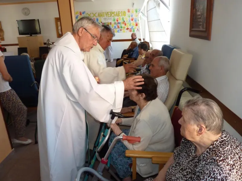 Unción de enfermos en la Residencia de Villarrín