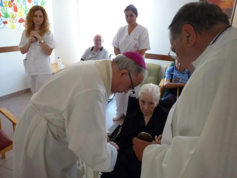 Unción de enfermos en la Residencia de Villarrín