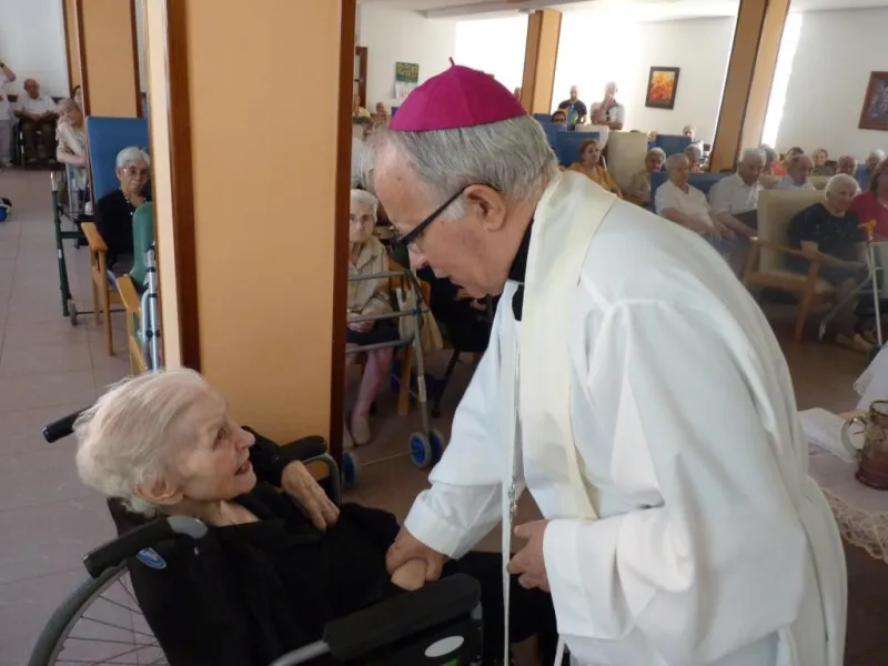 Unción de enfermos en la Residencia de Villarrín