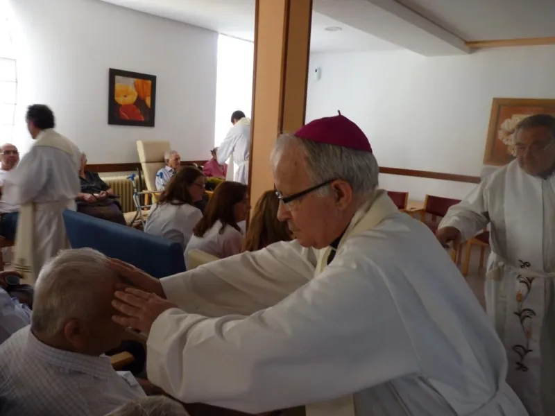 Unción de enfermos en la Residencia de Villarrín