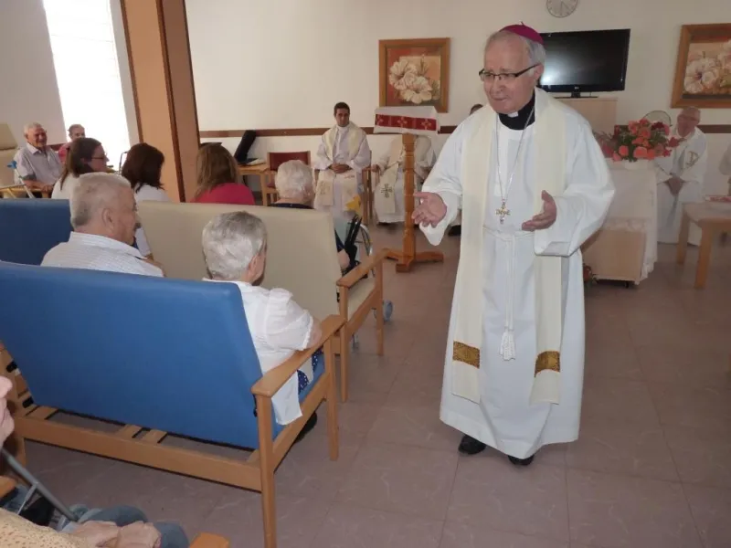 Unción de enfermos en la Residencia de Villarrín