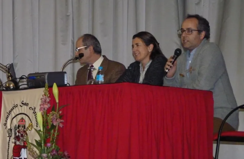 Conferencia de Fernando del Castillo