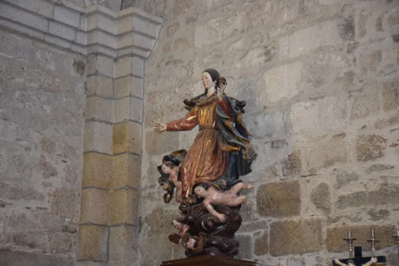 El obispo en Fermoselle tras el incendio