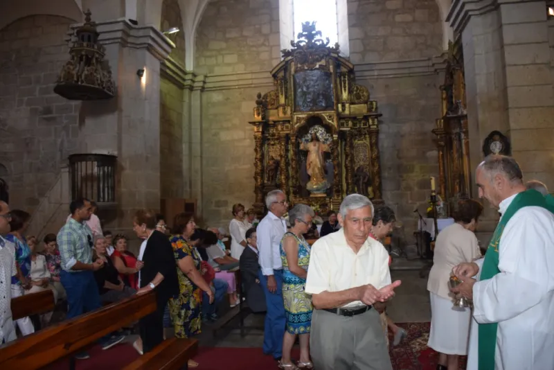 El obispo en Fermoselle tras el incendio