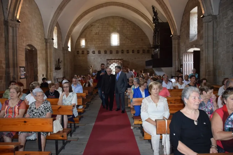 El obispo en Fermoselle tras el incendio