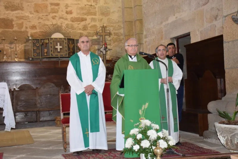 El obispo en Fermoselle tras el incendio