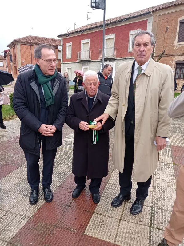 Villanueva del Campo reconoce a don Abelardo Febrero con la Medalla al Mérito Ciudadano