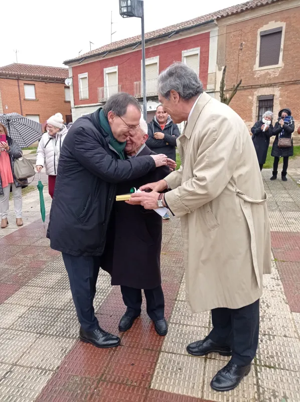 Villanueva del Campo reconoce a don Abelardo Febrero con la Medalla al Mérito Ciudadano
