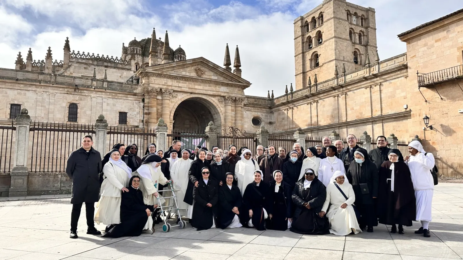 El cardenal Ángel Fernández Artíme visita Zamora y mantiene un encuentro con la vida consagrada