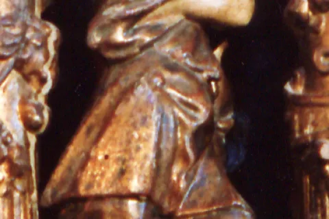 Niño y columna de Almeida de Sayago