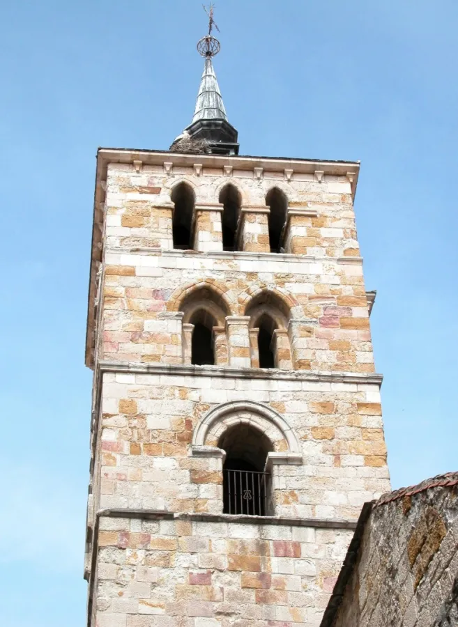 Objeto de declaración: Portada Oeste y torre de la iglesia de San Vicente