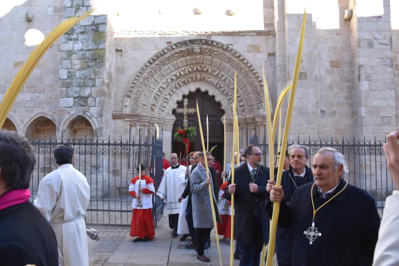 El obispo, Fernando Valera llama a Zamora a entrar en la Semana Santa con esperanza y caridad