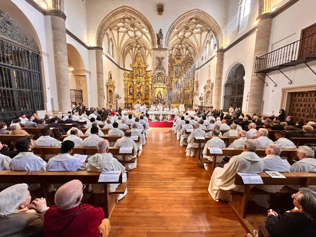 La iglesia de San Andrés reúne al presbiterio zamorano en torno a la Misa Crismal