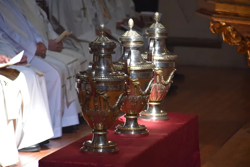La iglesia de San Andrés reúne al presbiterio zamorano en torno a la Misa Crismal
