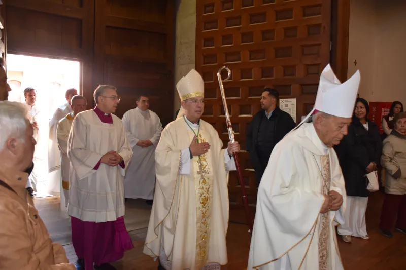 La iglesia de San Andrés reúne al presbiterio zamorano en torno a la Misa Crismal