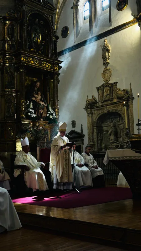 La iglesia de San Andrés reúne al presbiterio zamorano en torno a la Misa Crismal