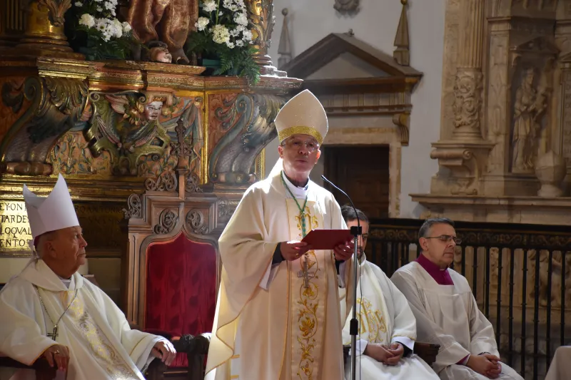 La iglesia de San Andrés reúne al presbiterio zamorano en torno a la Misa Crismal