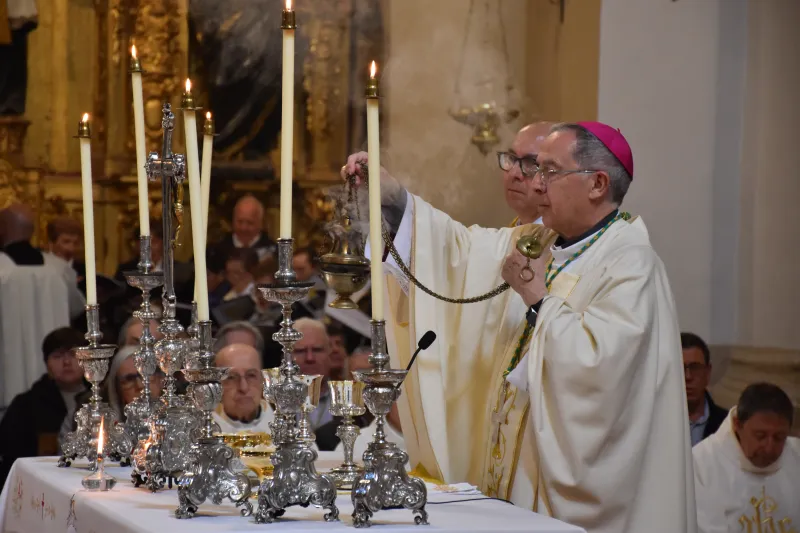 La iglesia de San Andrés reúne al presbiterio zamorano en torno a la Misa Crismal